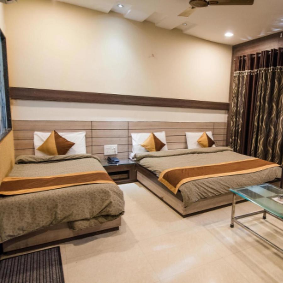 Brij Palace Hotel โบปาล ภายนอก รูปภาพ