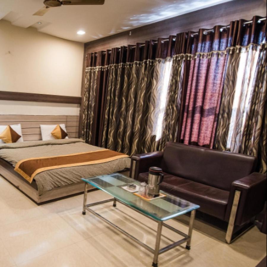 Brij Palace Hotel โบปาล ภายนอก รูปภาพ